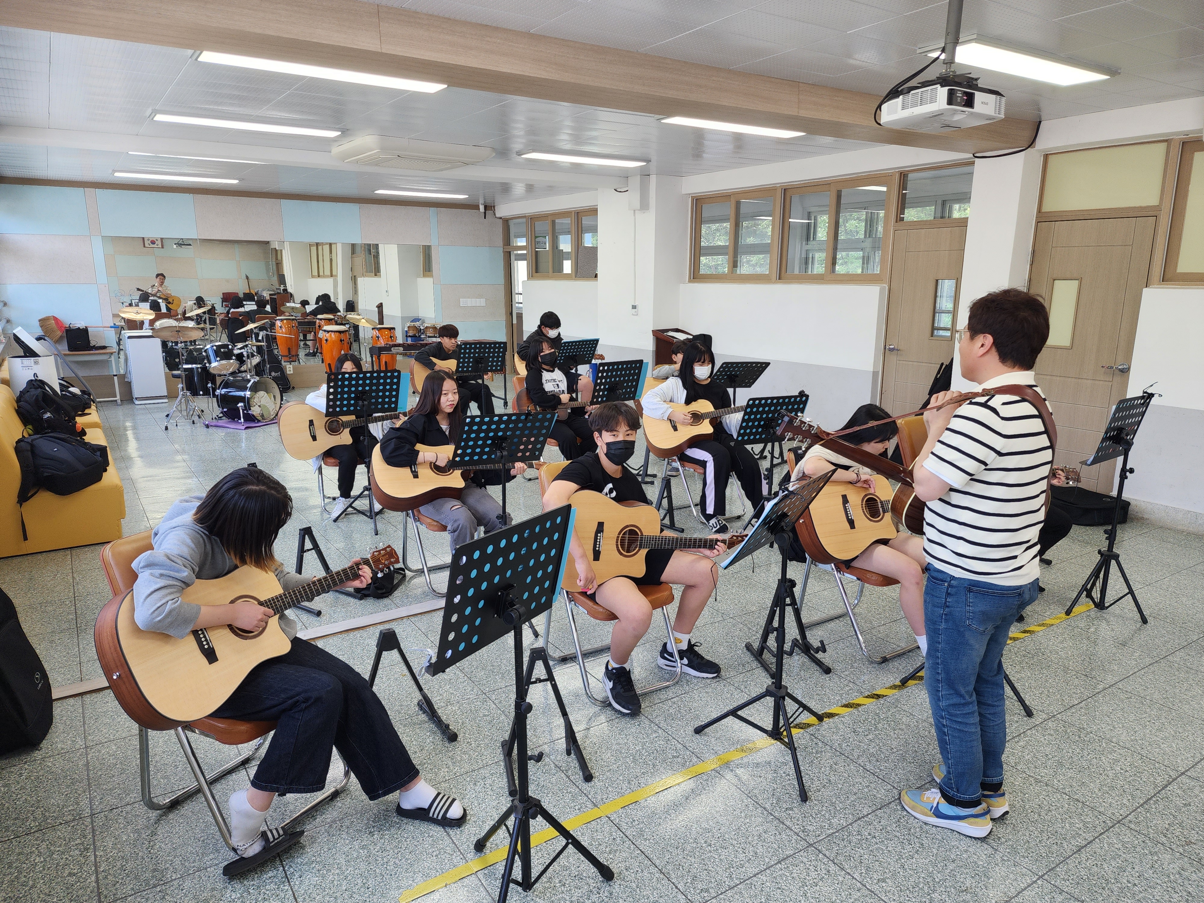 통기타반 방과후수업 사진